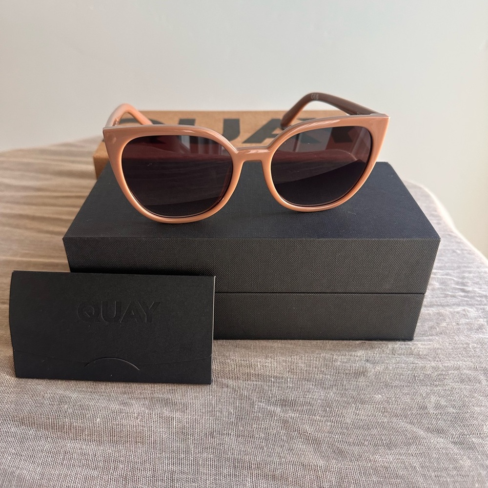 Quay Staycation Sunglasses
